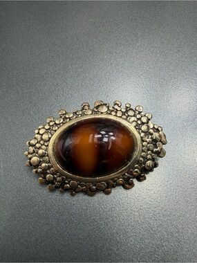 Vintage Sarah Coventry Brooch with Oval Amber Cabochon